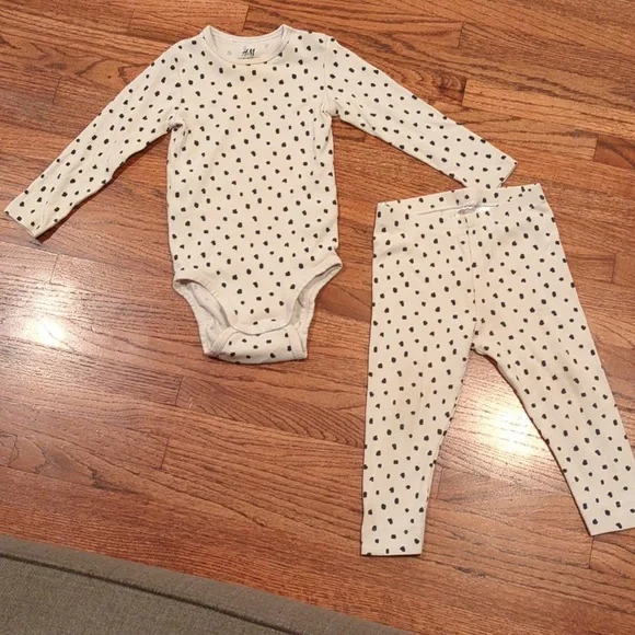 H&M toddler pajama set 18M - Picture 5 of 7